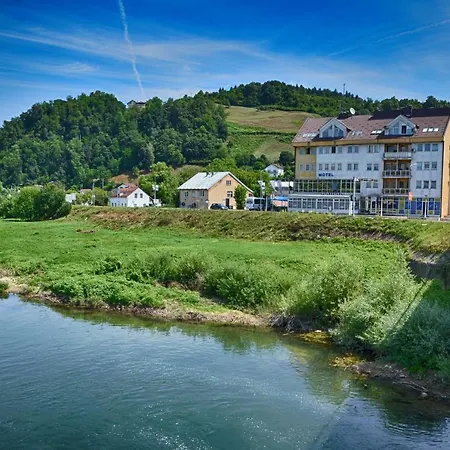 New Sanatron Motel Novi Grad