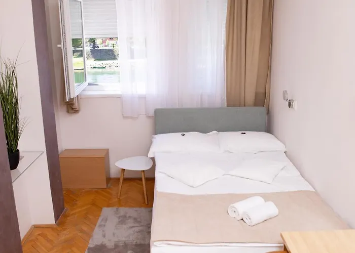 モーテル New Sanatron 2*