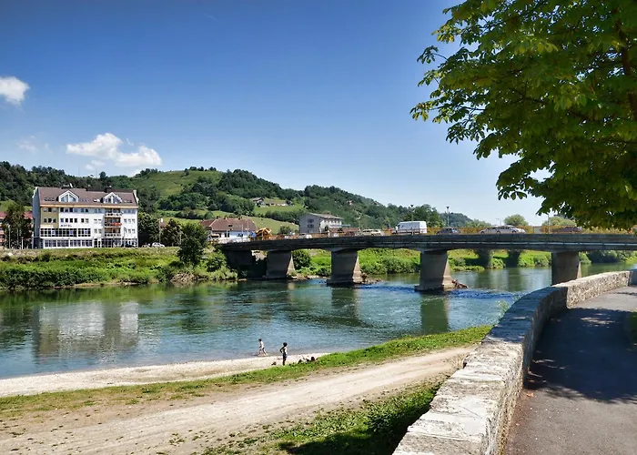 モーテル New Sanatron 2*