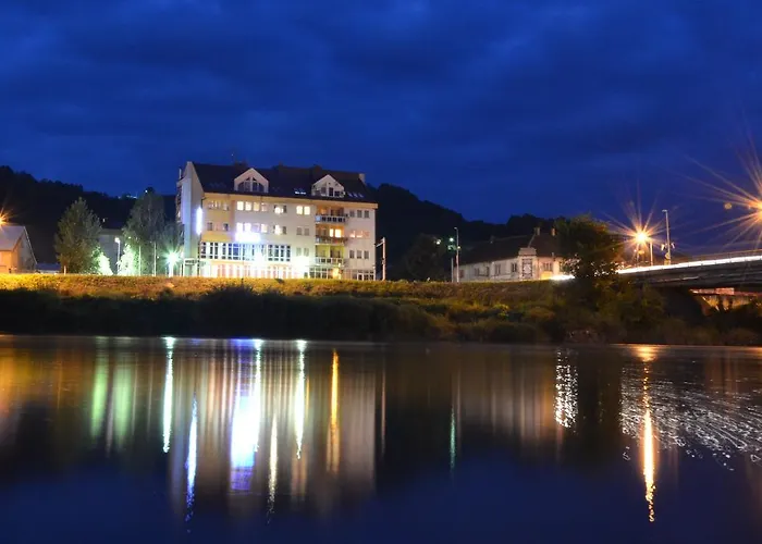 モーテル New Sanatron 2*